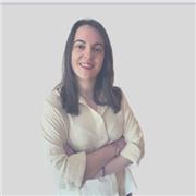 Graduada en Estudios Ingleses, Master de inglés-español para fines específicos y Máster de Secundaria. Ofrezco mi perfil profesional como profesora